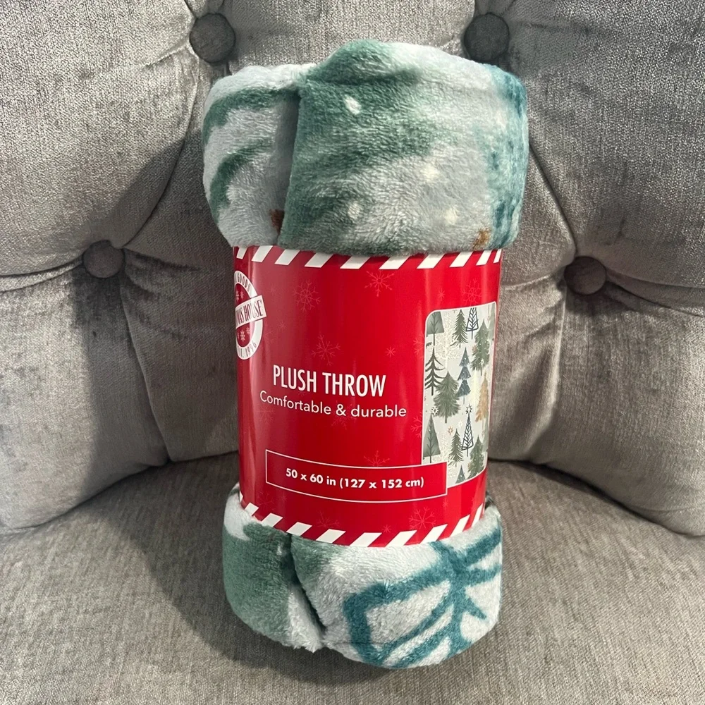 Holiday Plush Throw Blanket - NWT